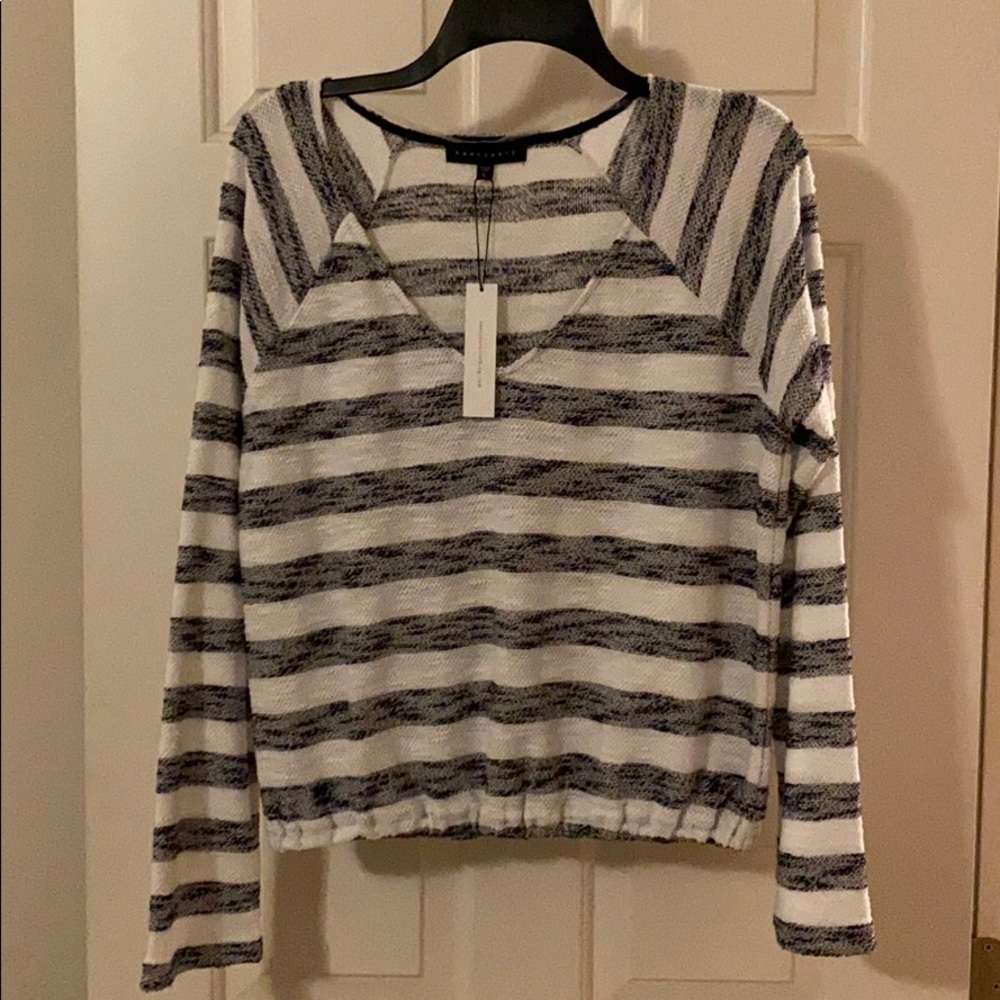 V-neck/scoop neck Sweater